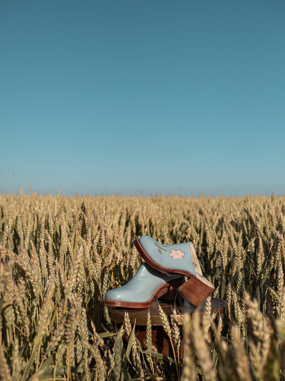 Sendra flower clogs mules blue