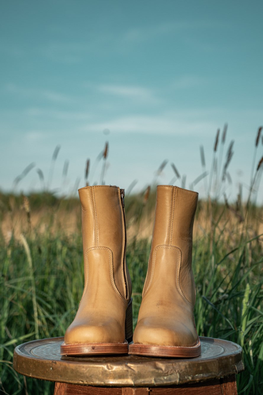 ankle boots tan