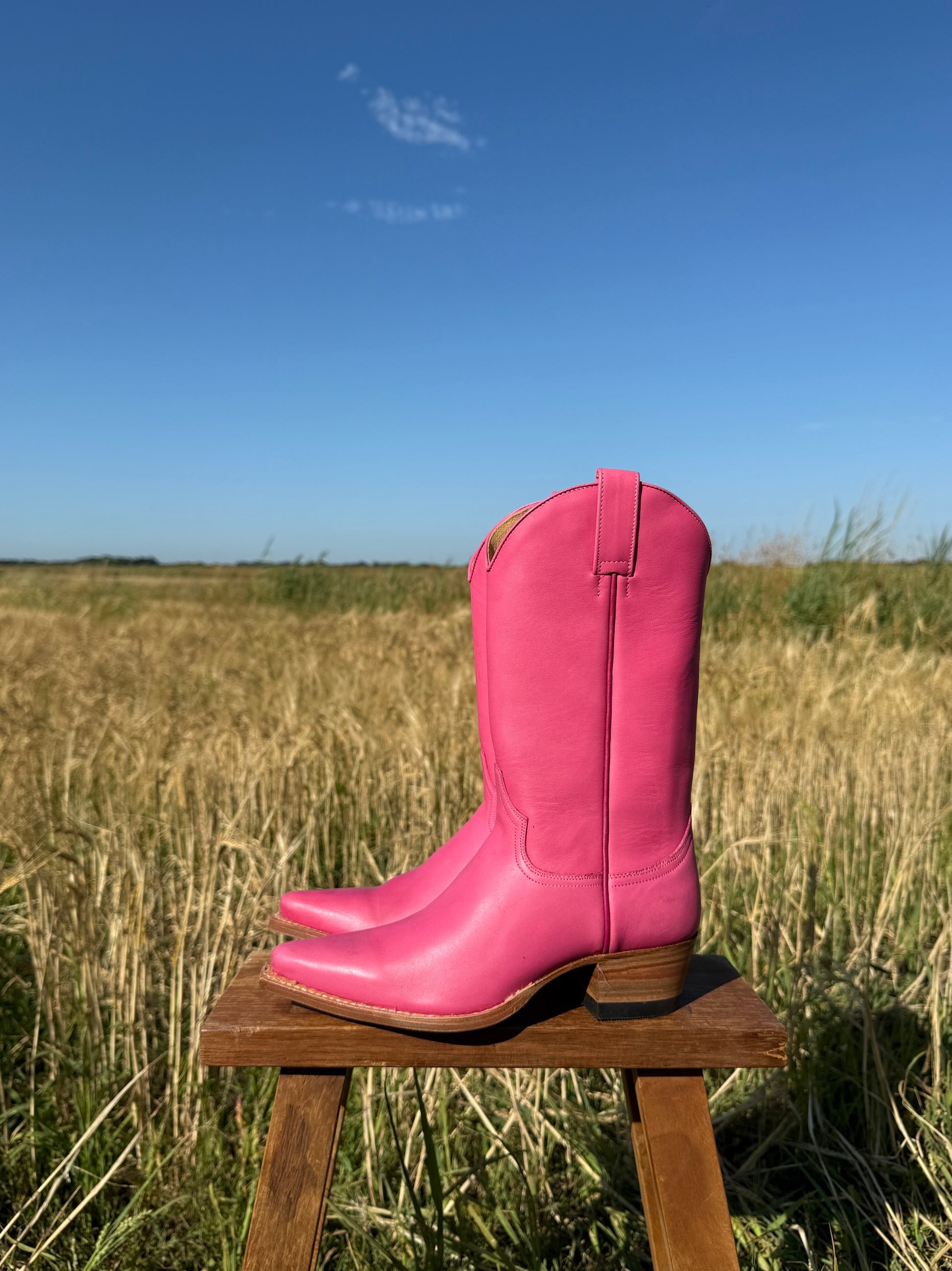 Western-Boots-in-Pink