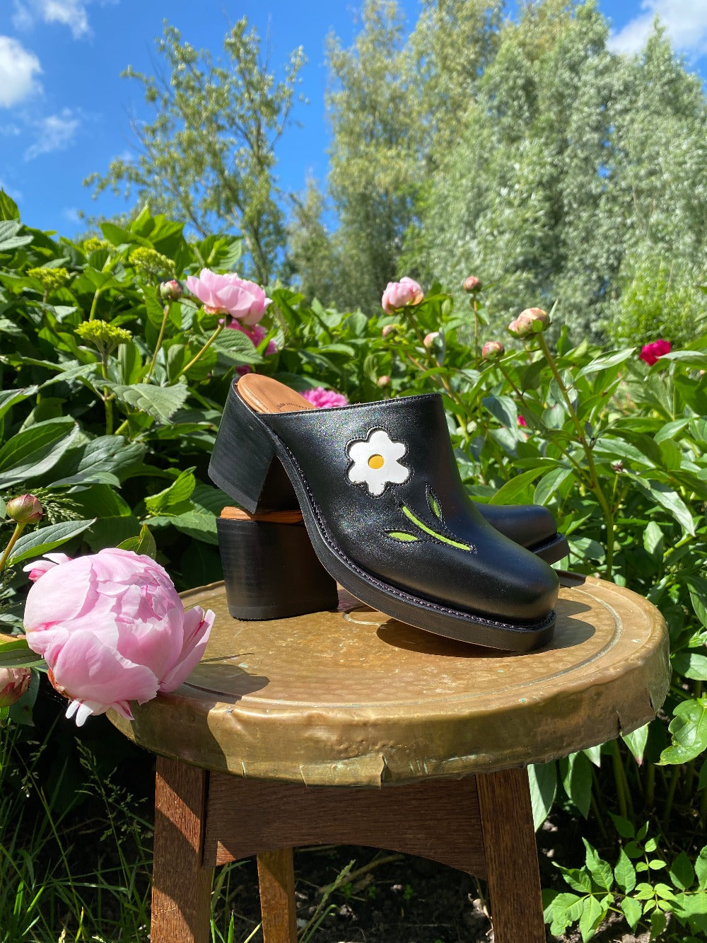 Flower Clogs Black Blanc
